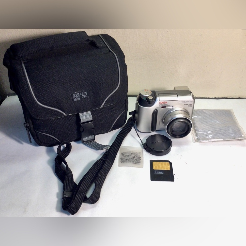 Olympus Camedia C-720 Ultra Zoom Digital Camera & 16MB Smart Media Card + TESTED